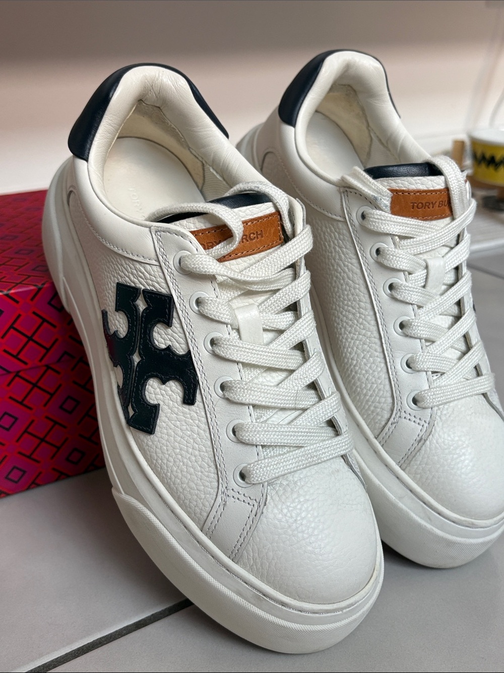 Tory Burch White Leather Signature Platform Sneakers with Navy Blue logo - Picture 2 of 8